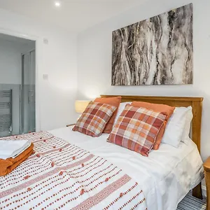  Apartment Spacious 3 Bedroom Modern House - Heart Of - Private Main Door Entrance & Private Garden With Stunning Views Of Arthur Seat